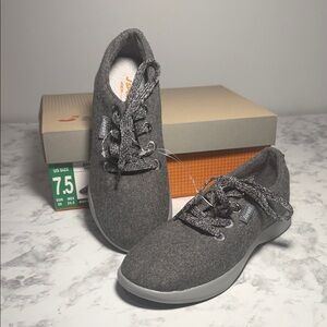 JSport Women's Charcoal Wool Sneakers Size 7.5